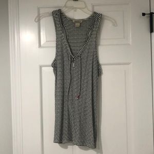 ⚡️2/$10: Lucky Brand Black and White Top